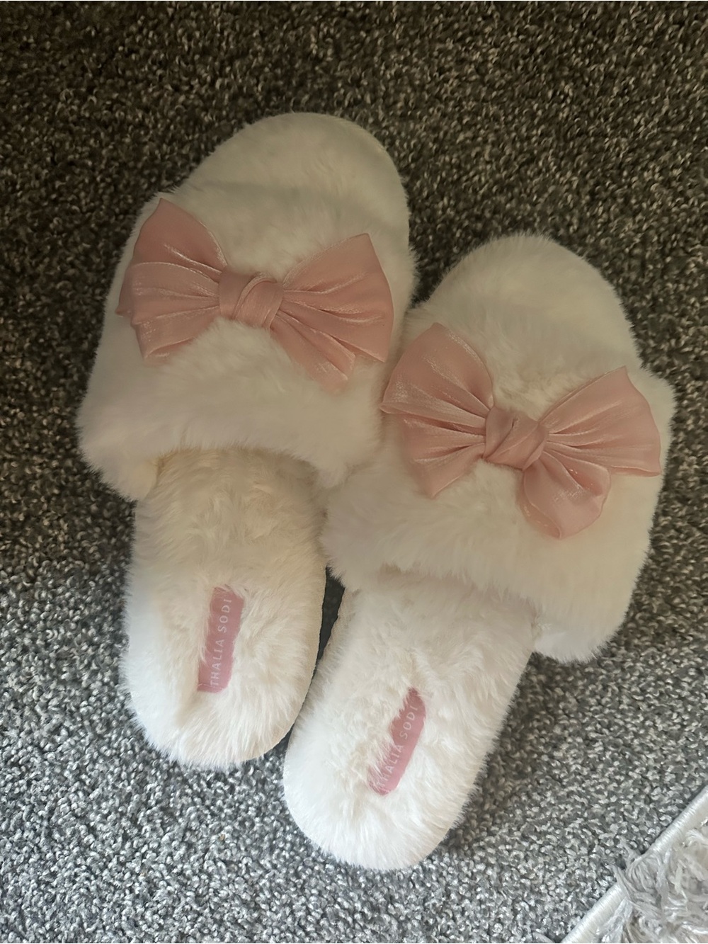Thalia Sodi White Faux Fur Slide Slippers with Pink Bow